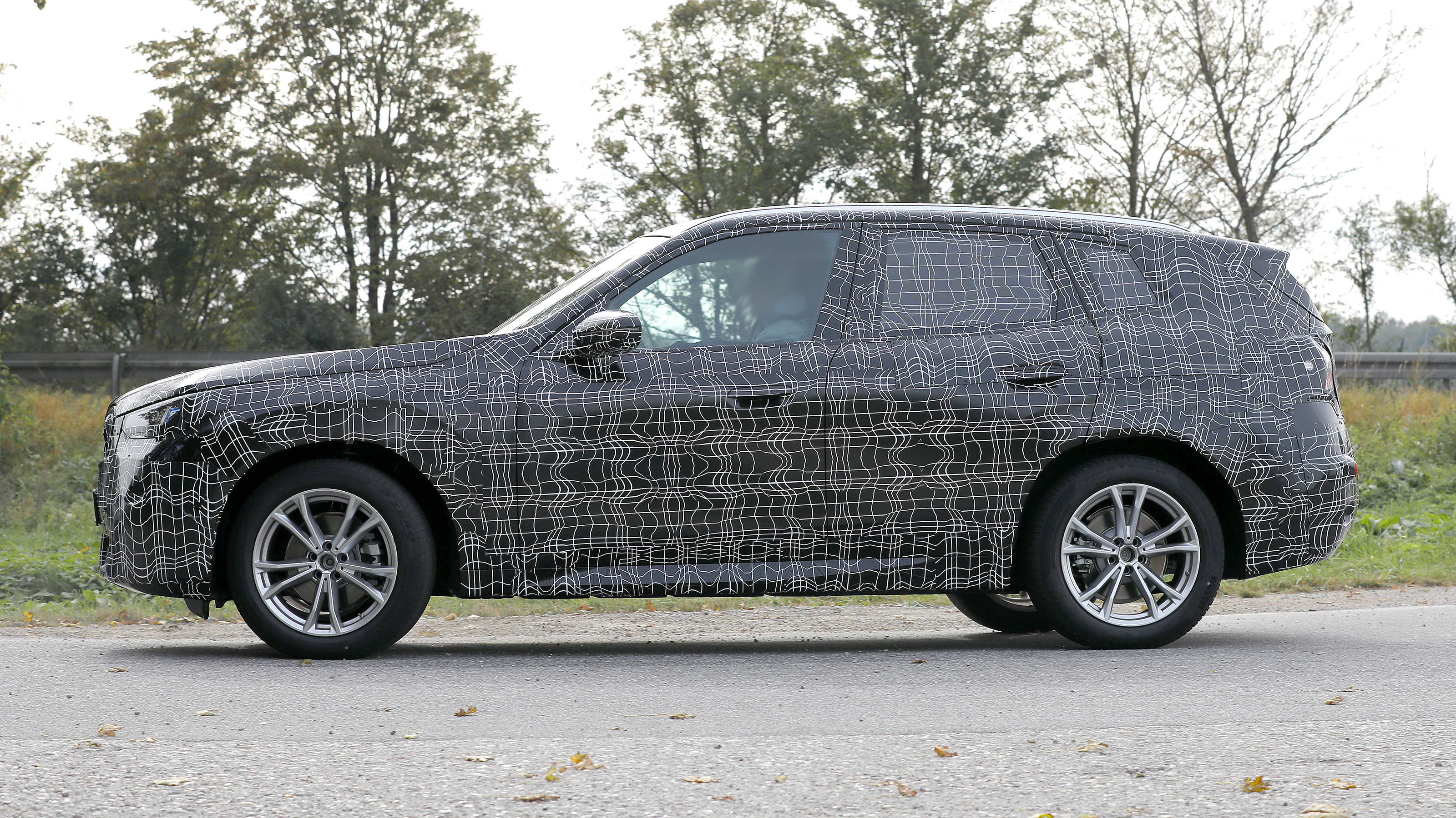 BMW X3 testing - side 