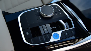 BMW i4 eDrive35 M Sport - gear selector and rotary control