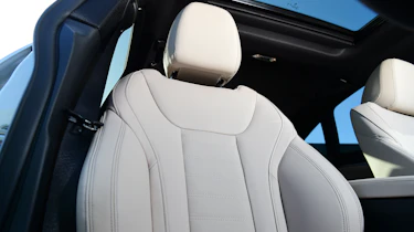 BMW i4 eDrive35 M Sport - front seats