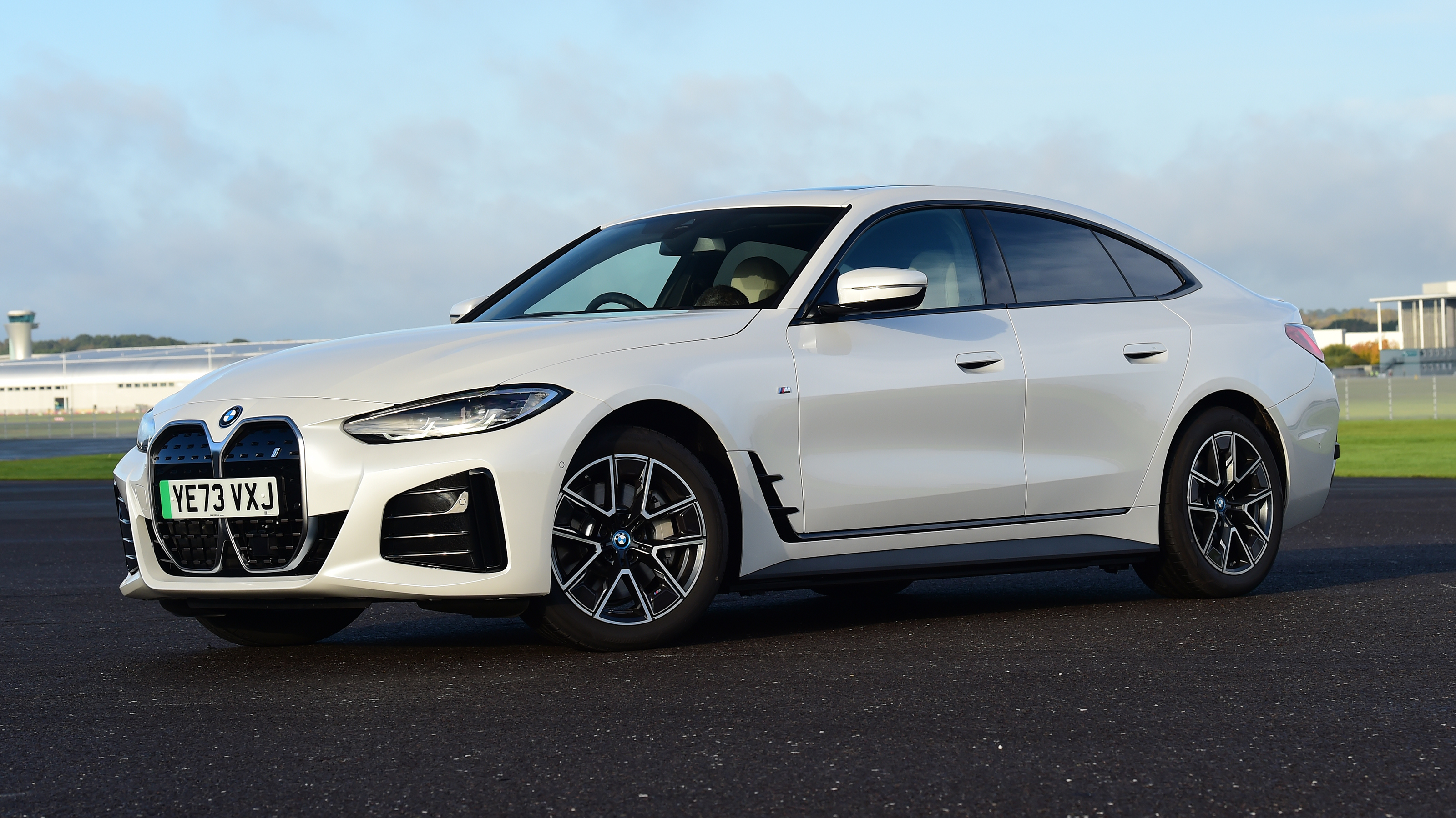 BMW i4 eDrive35 M Sport - front static
