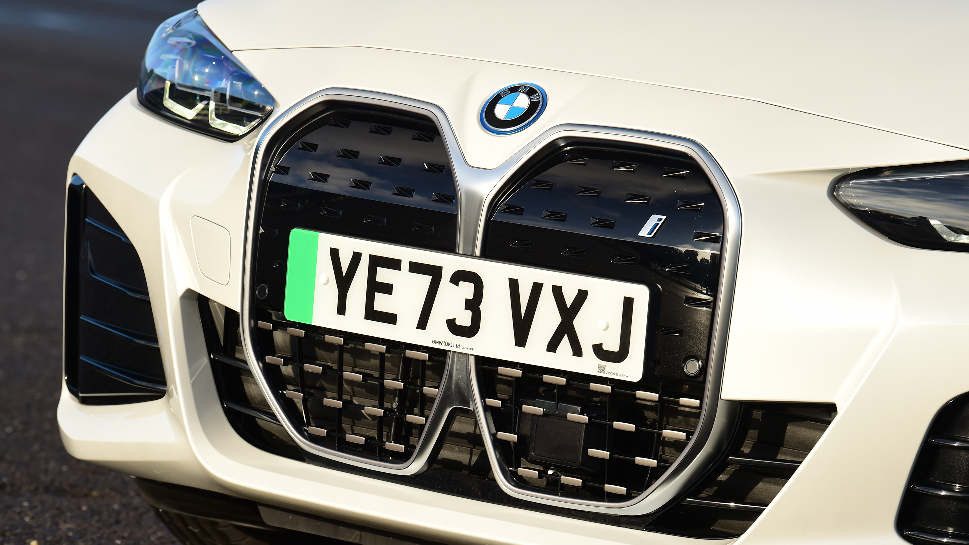 BMW i4 eDrive35 M Sport - front grille
