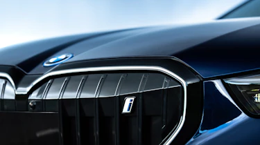 BMW i5 eDrive40 M Sport - grille