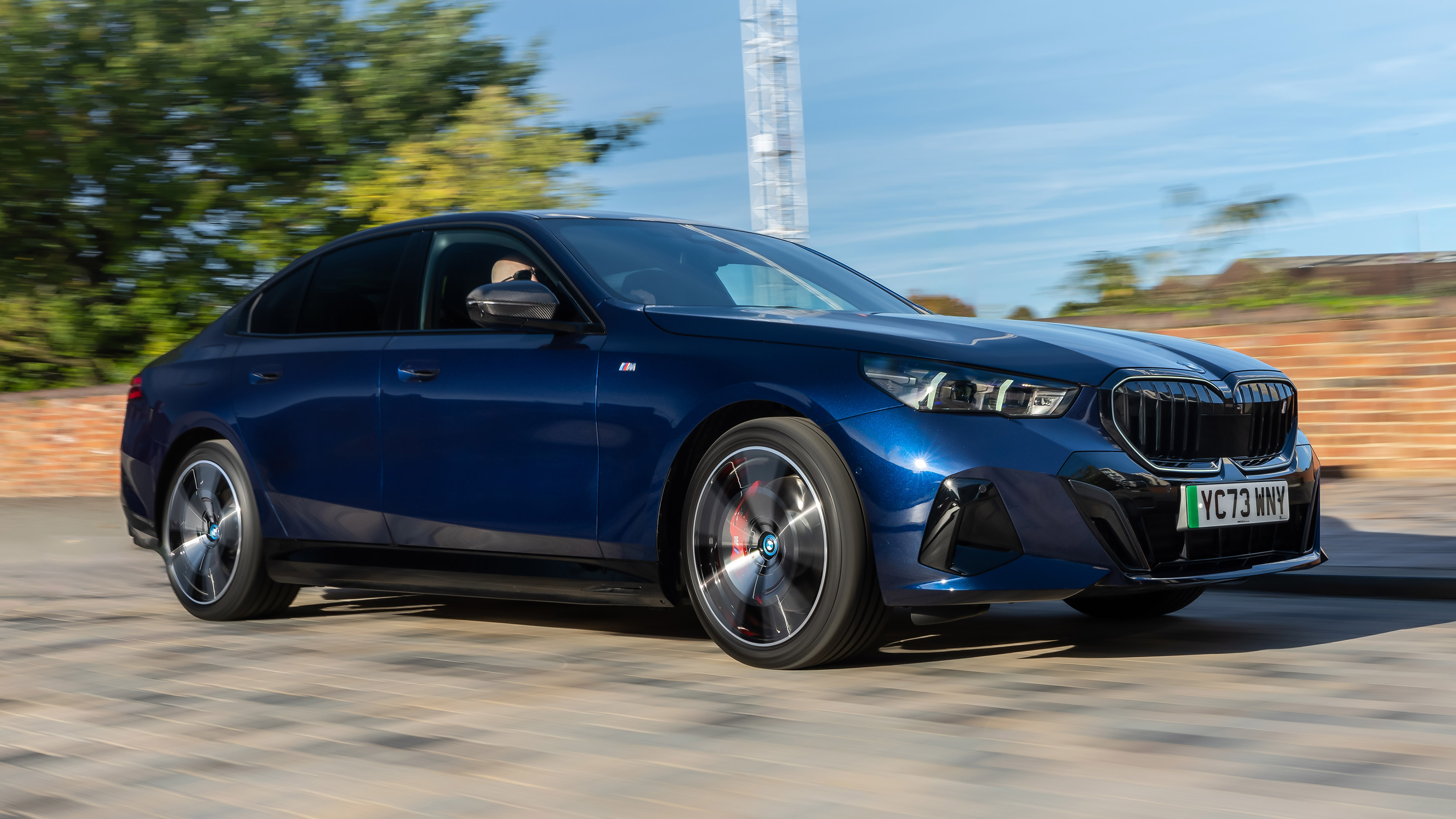 BMW i5 eDrive40 M Sport - front tracking