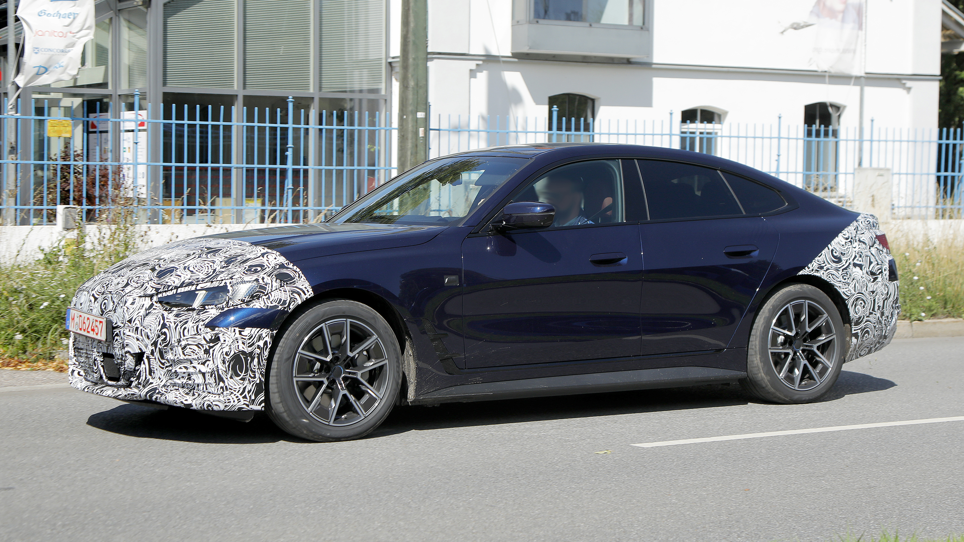 Facelifted BMW i4 - front