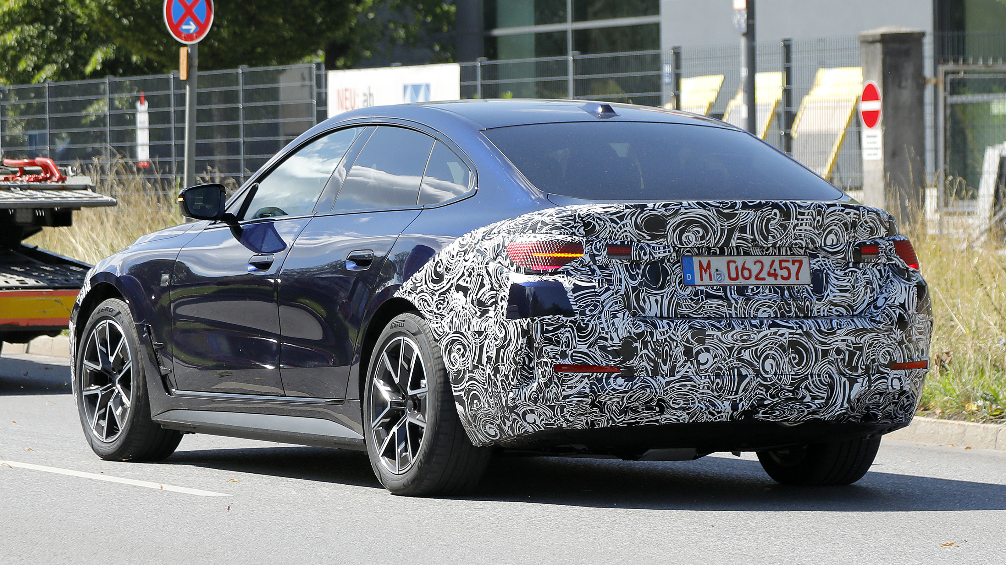 Facelifted BMW i4 - rear 