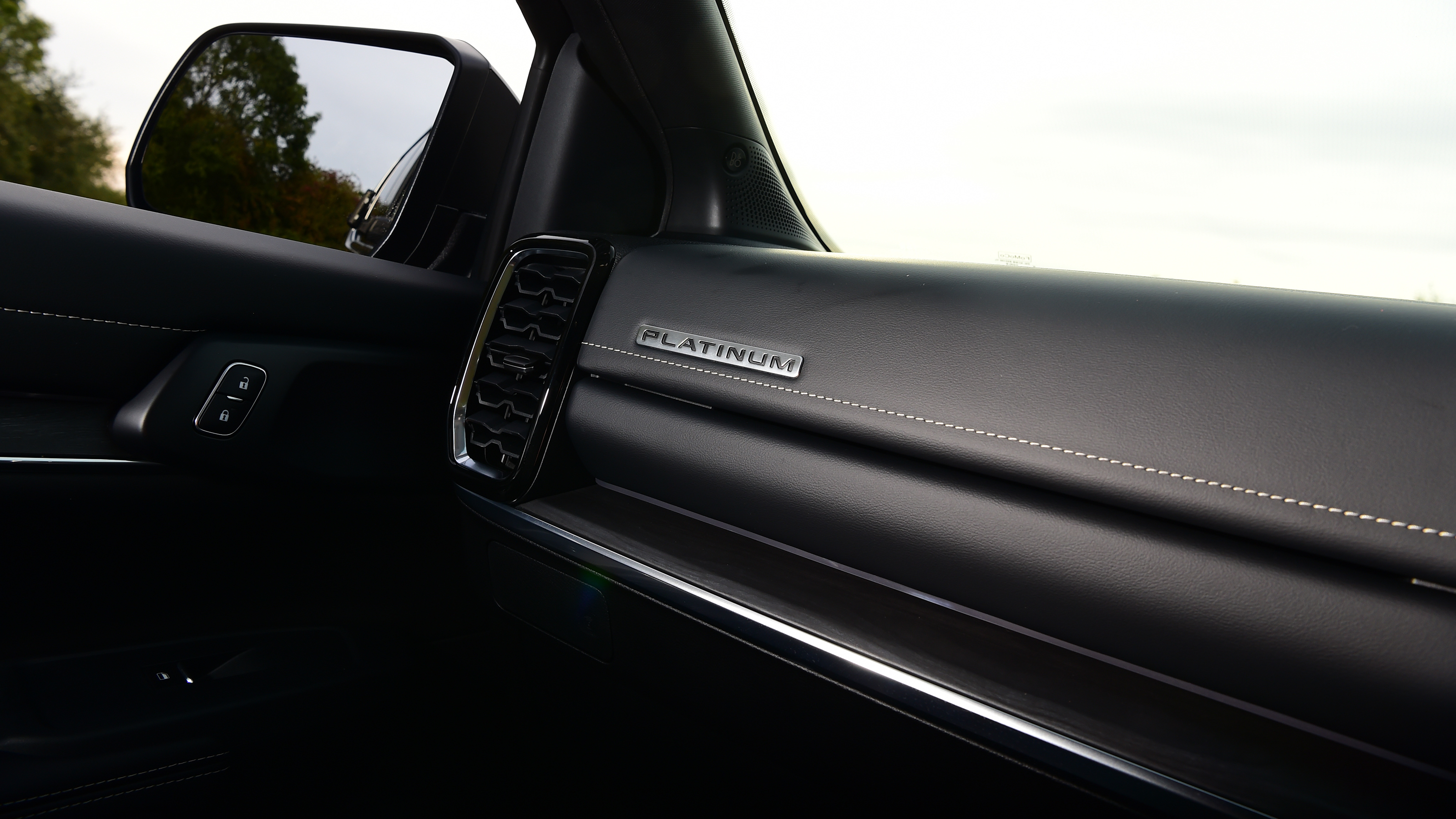 Ford Ranger Platinum - passenger side dashboard