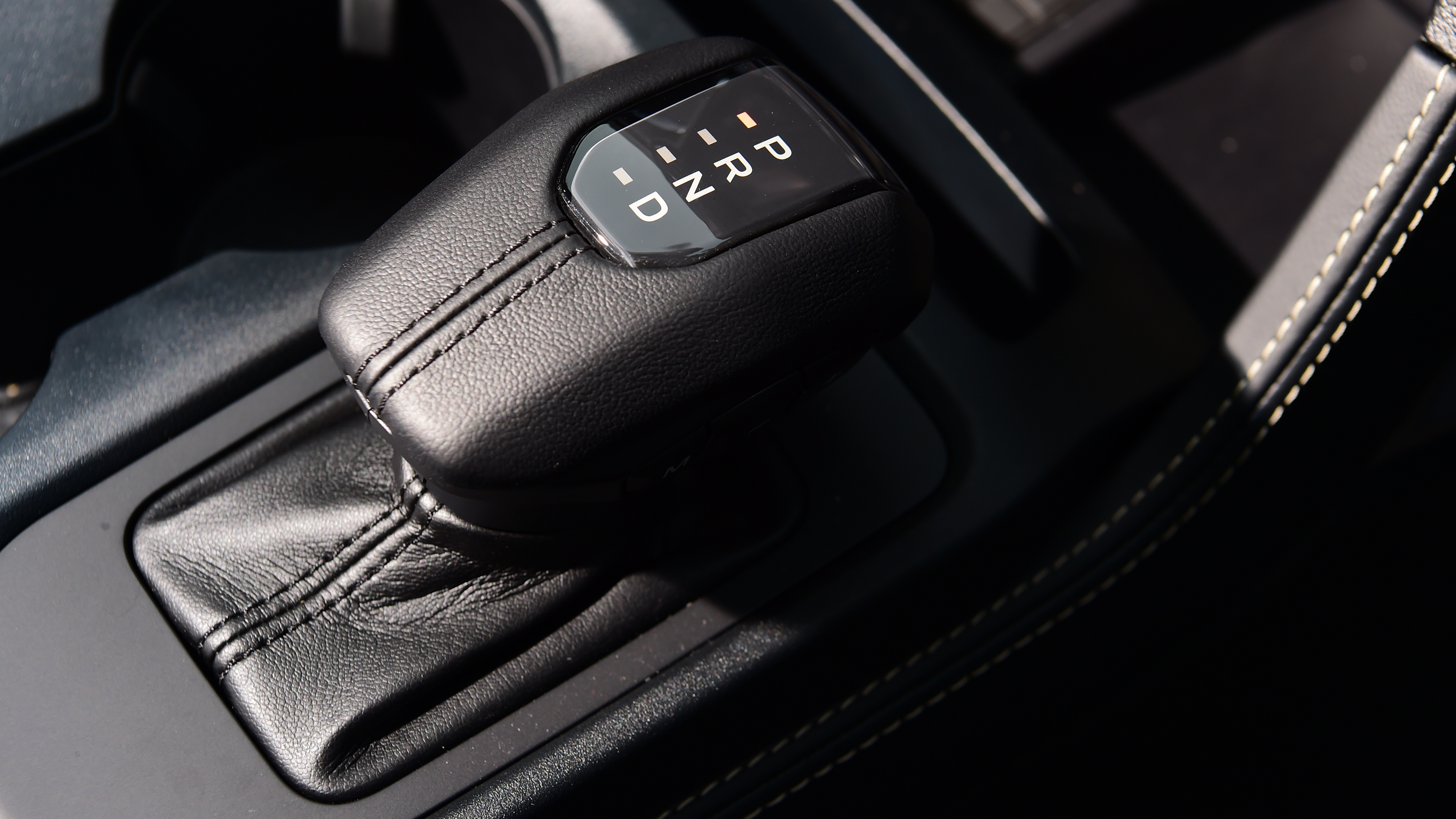 Ford Ranger Platinum - gear selector