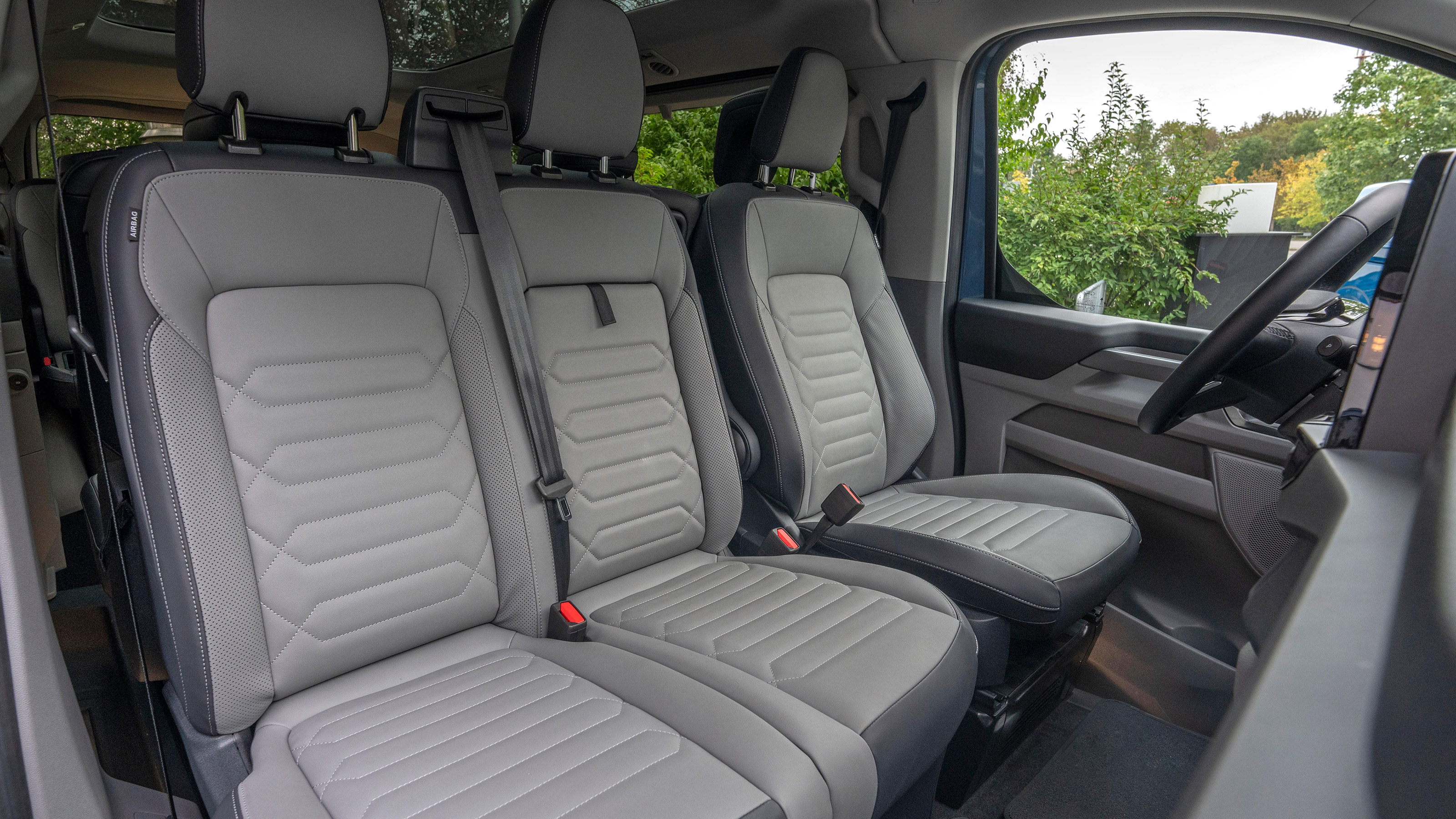 Ford Tourneo Custom - front seats