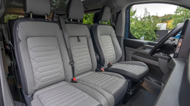 Ford Tourneo Custom - front seats