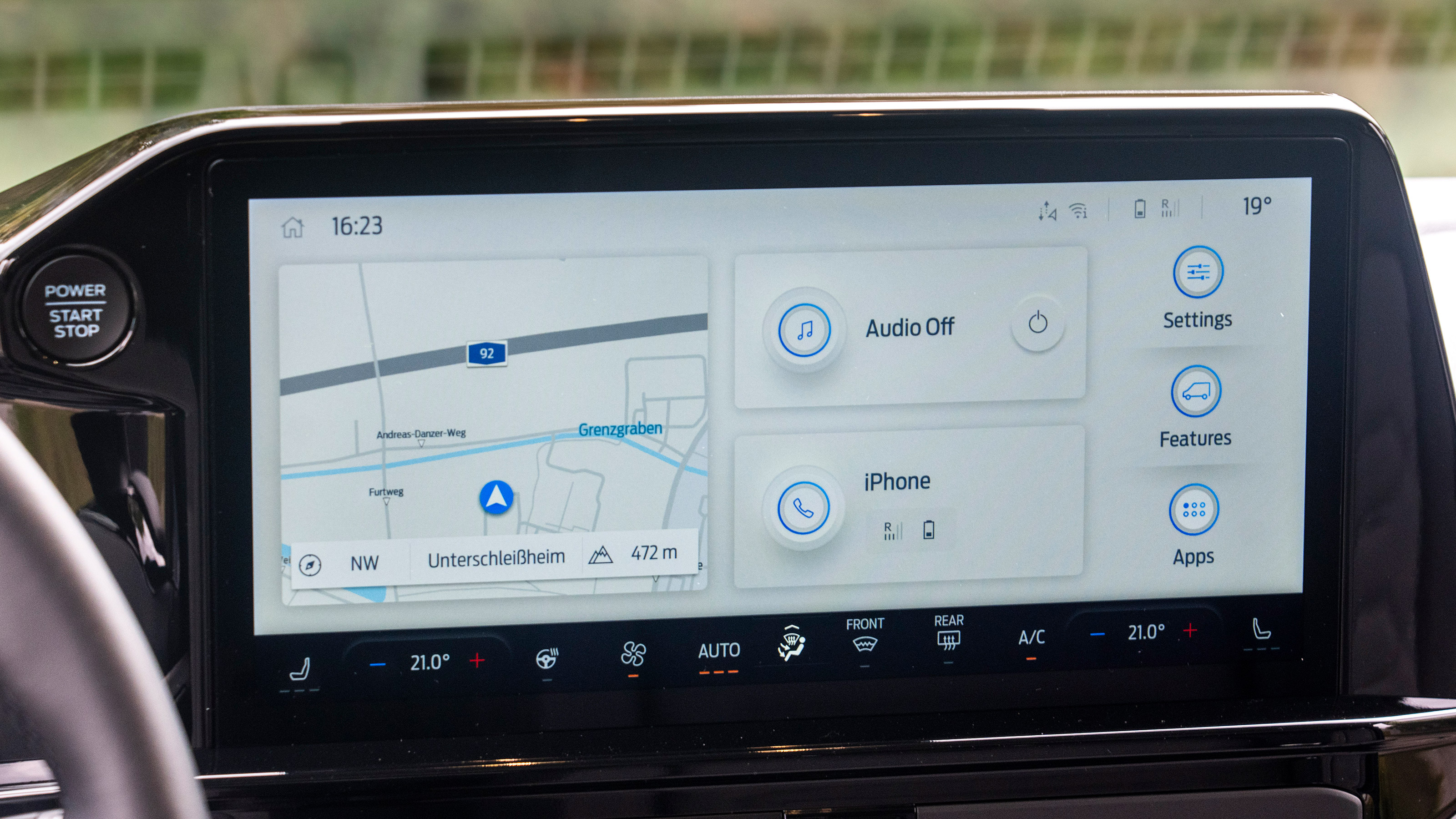 Ford Tourneo Custom - screen