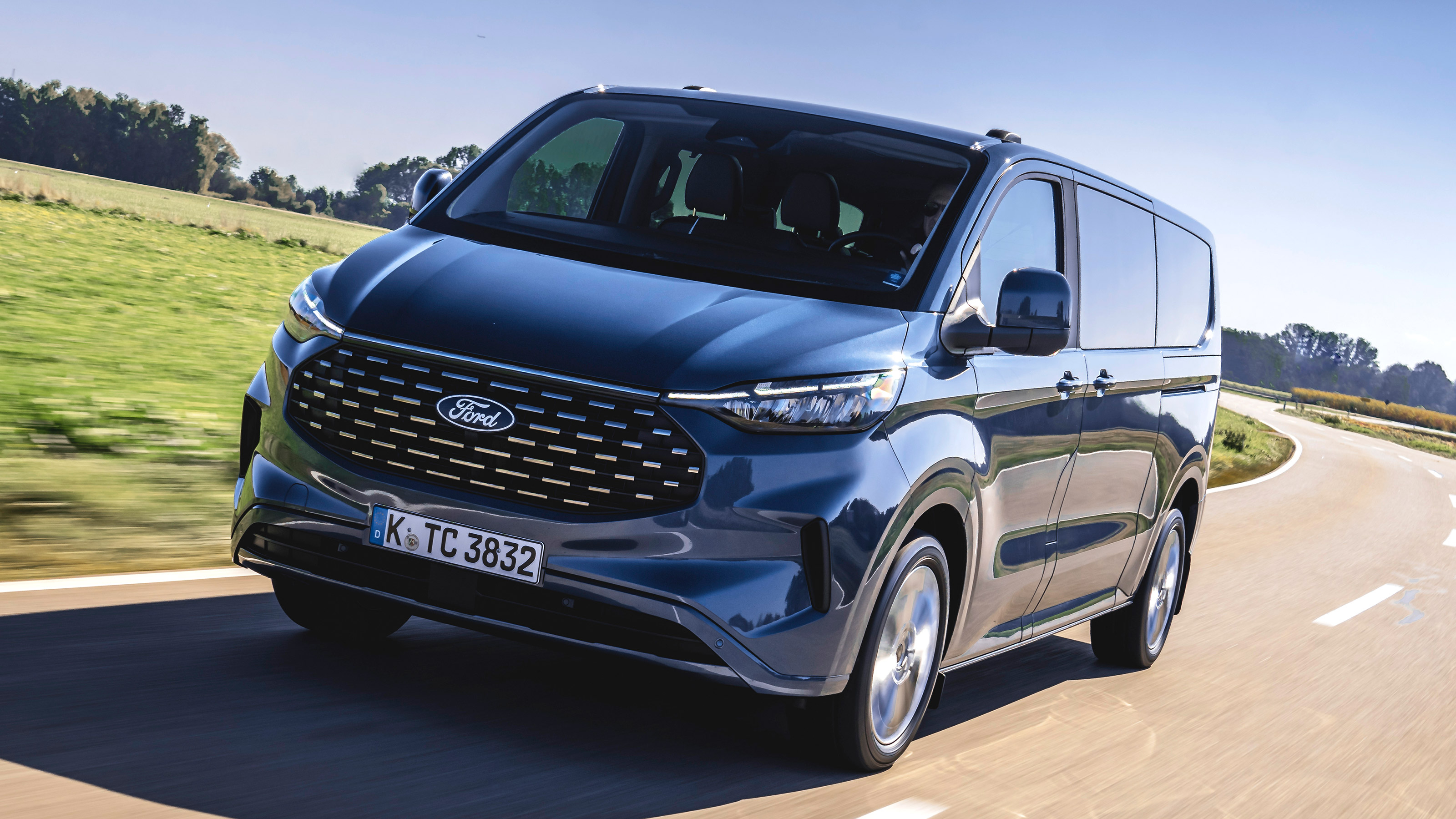 Ford Tourneo Custom - front