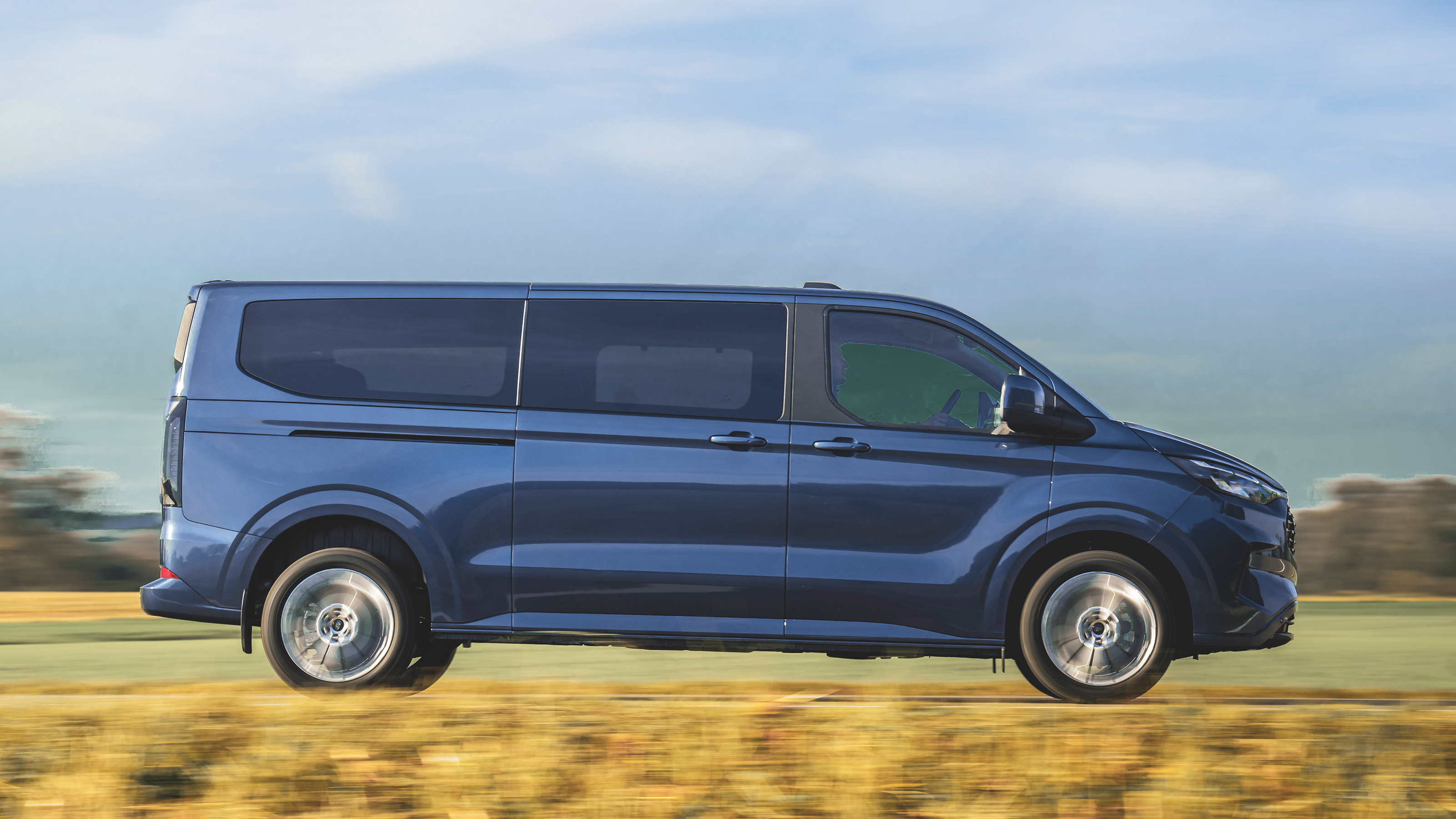 Ford Tourneo Custom - side