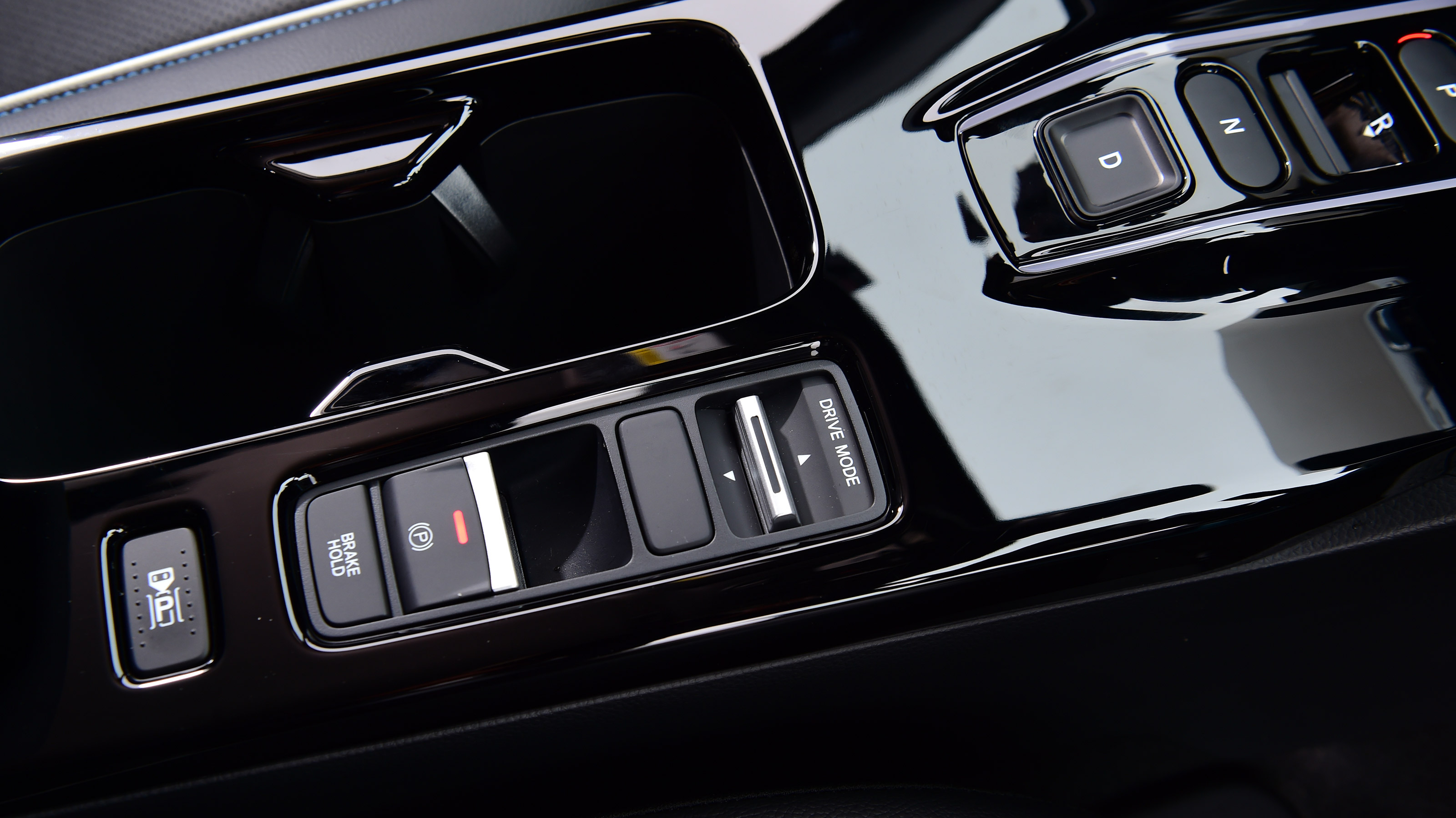 Honda eNy1 - centre console