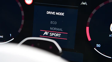 Hyundai Kona Advance 1.0 petrol - dials