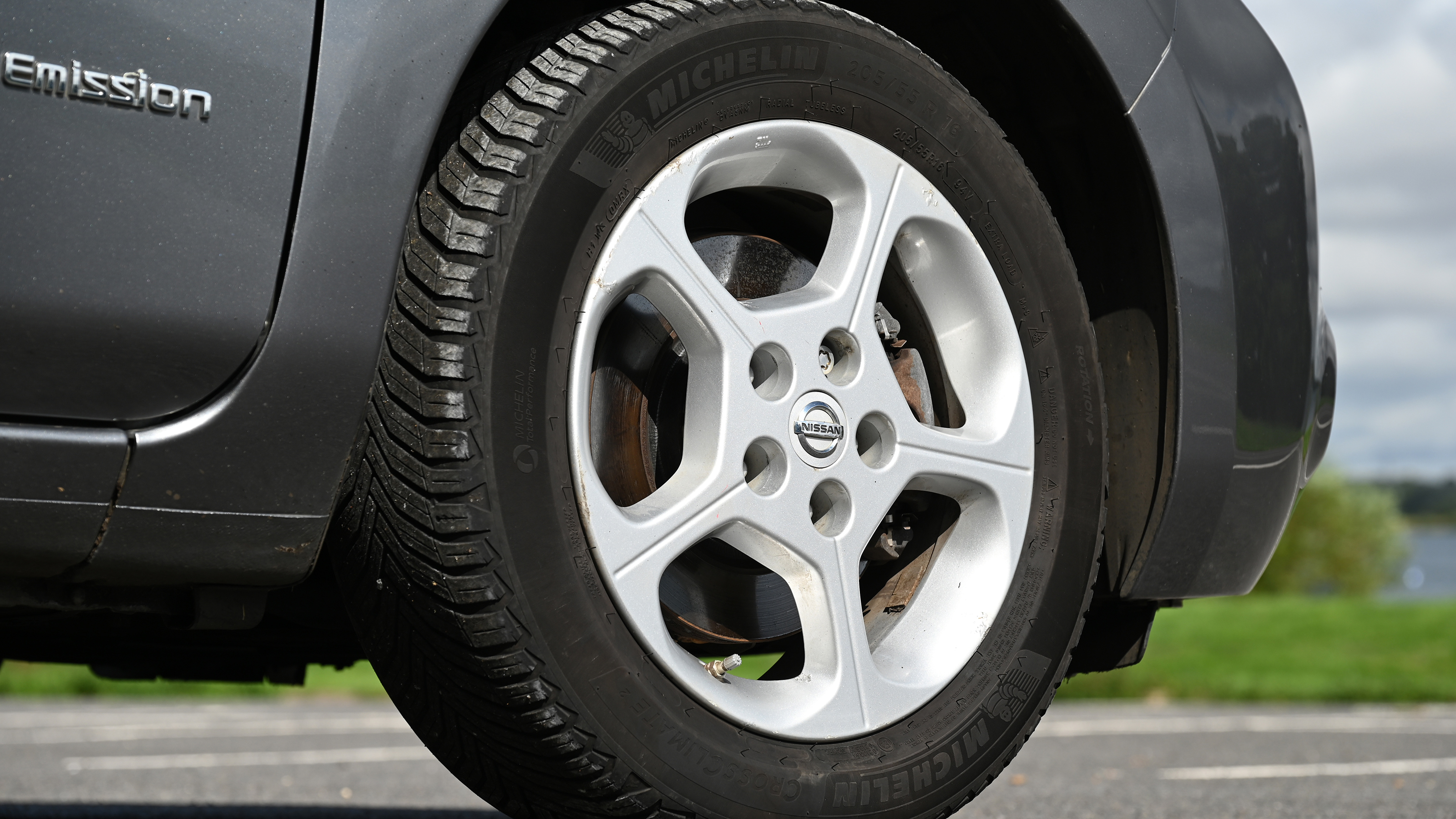 Nissan Leaf - wheel