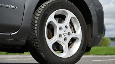 Nissan Leaf - wheel