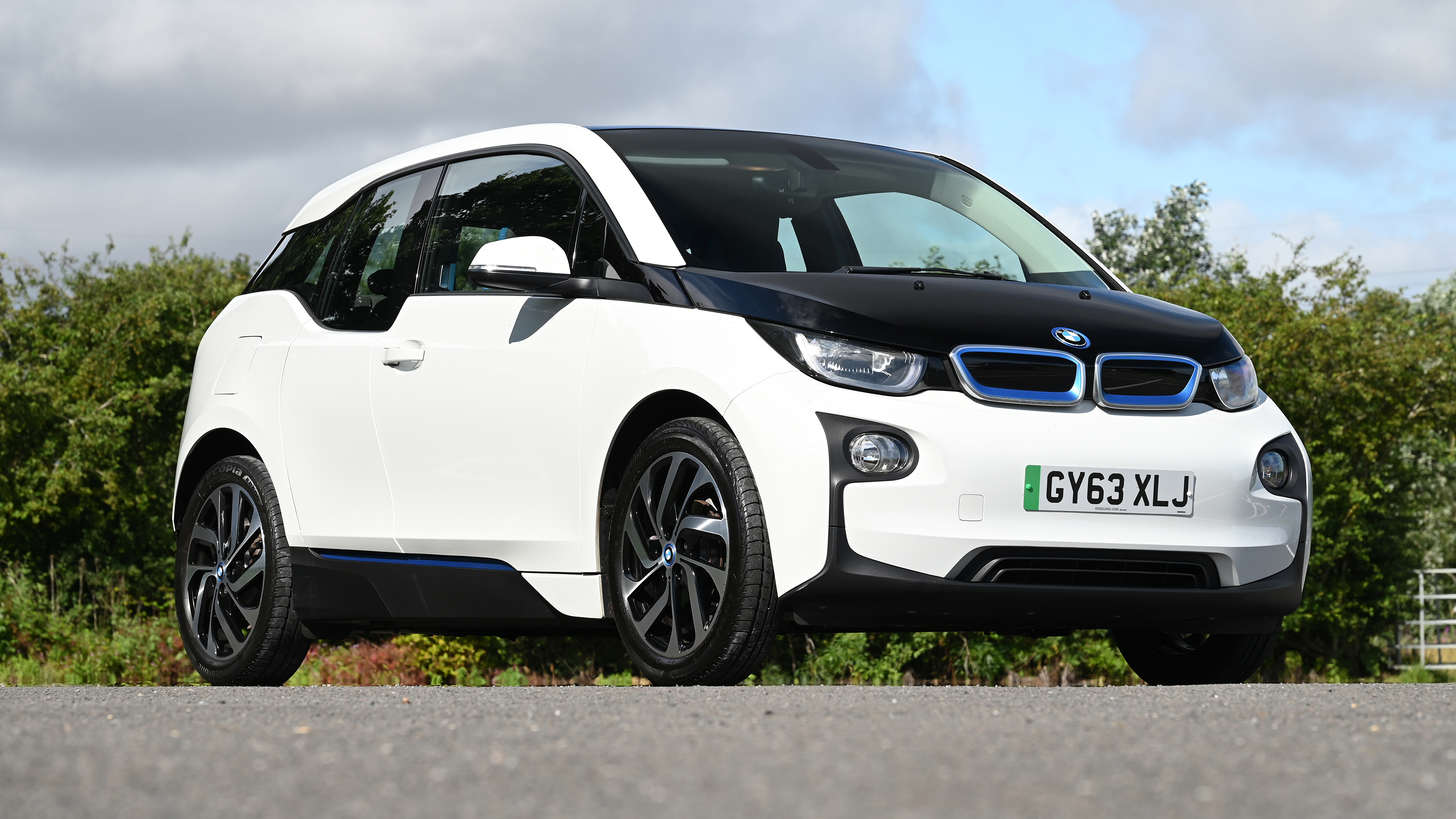 BMW i3 - front static