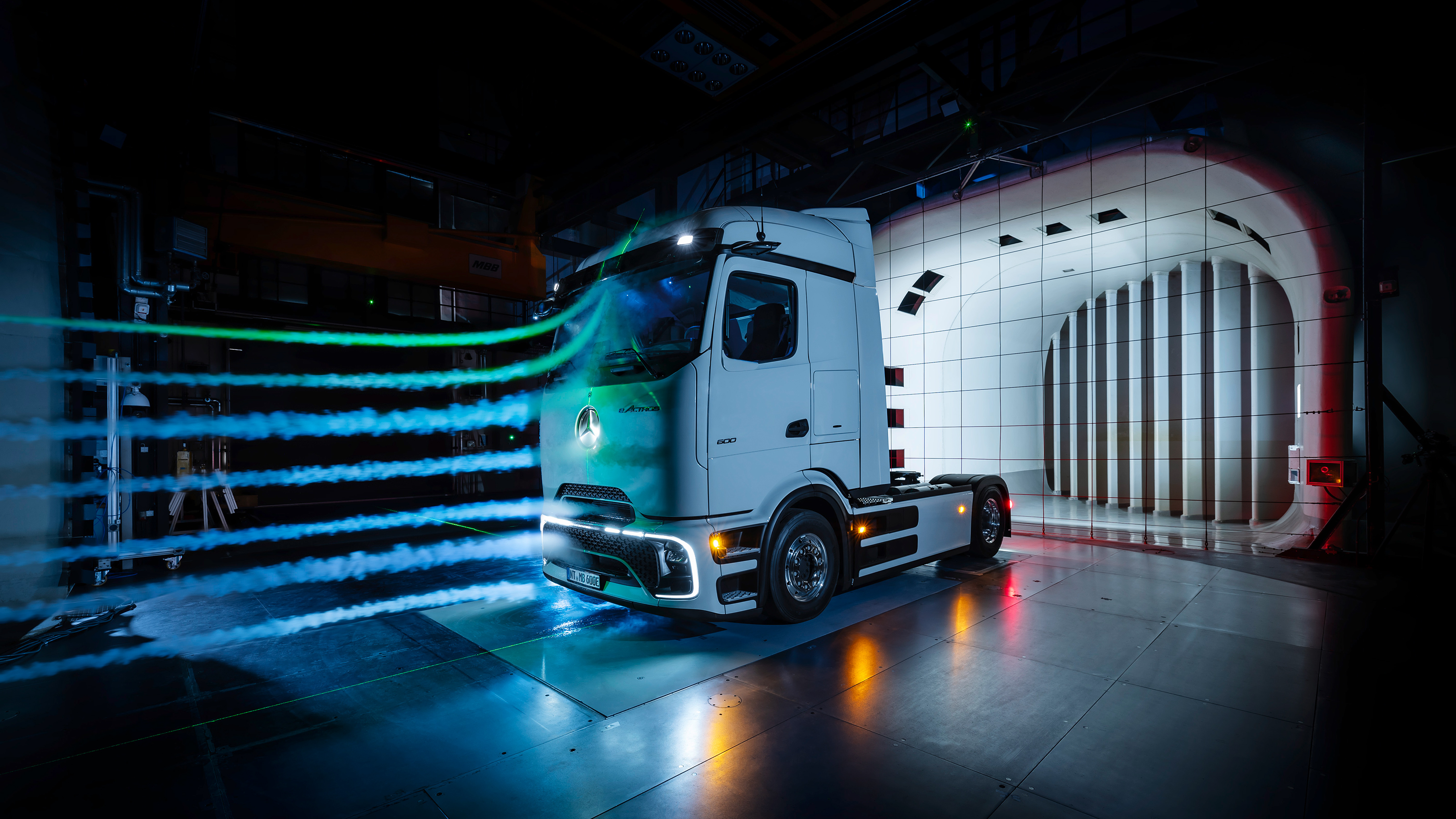 Mercedes eActros 600 in wind tunnel