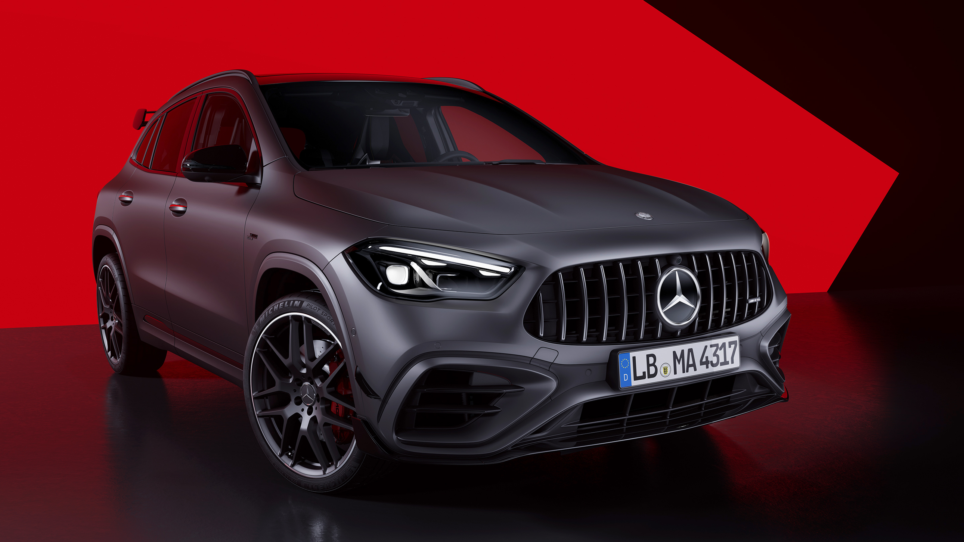 Mercedes-AMG GLA 45 S - front quarter 