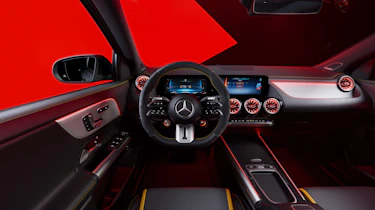 Mercedes-AMG GLA 45 S - dashboard