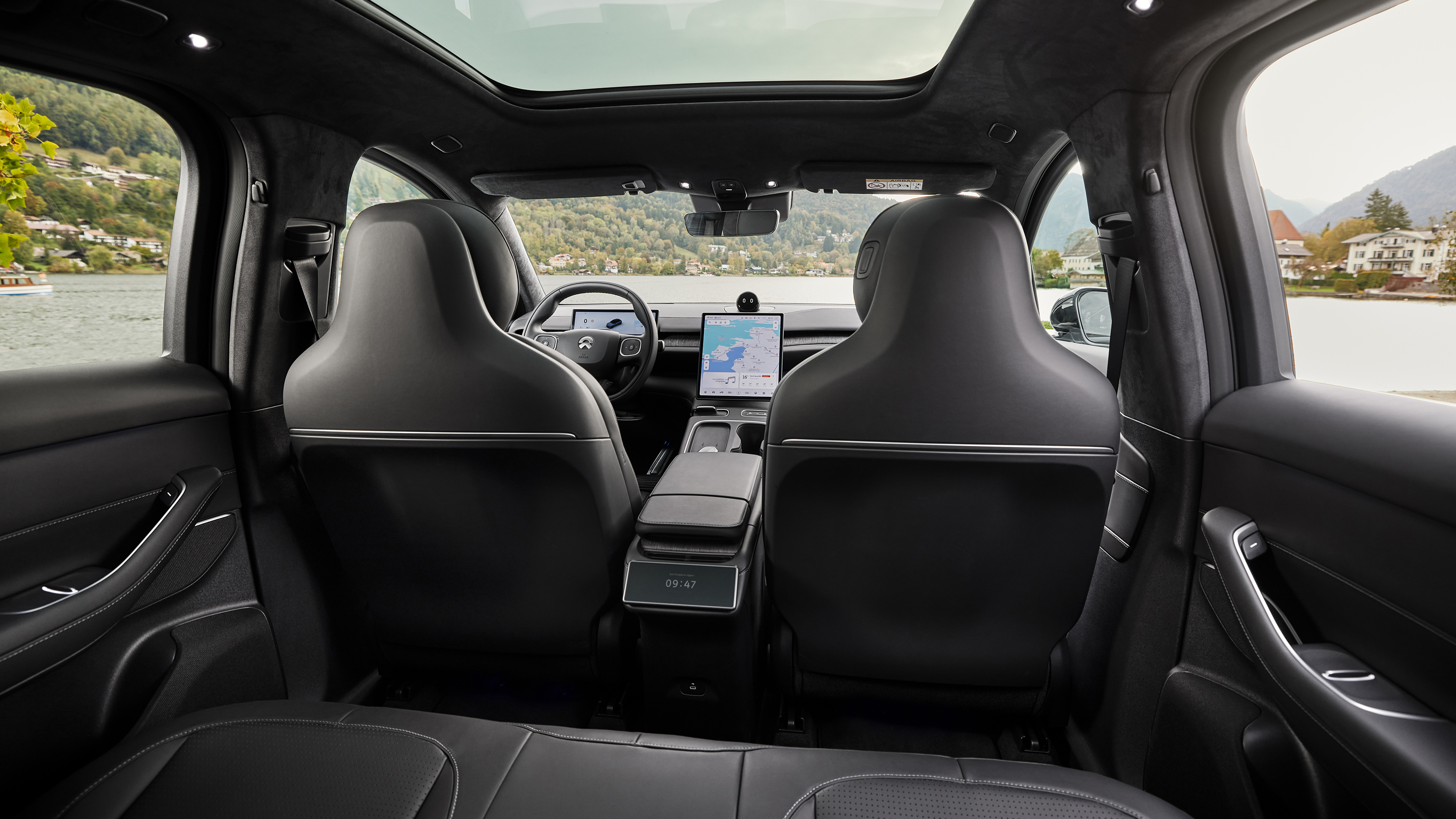 Nio EL6 - rear passenger view