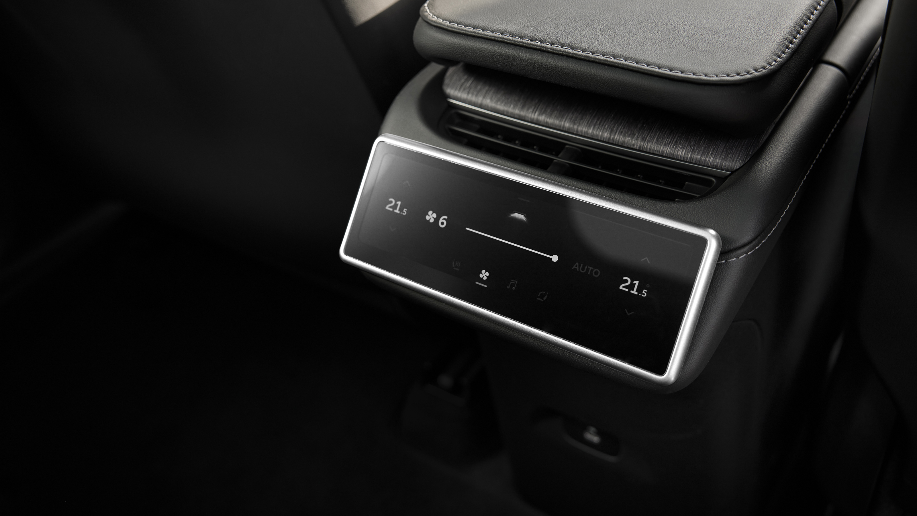 Nio EL6 - rear passenger control screen