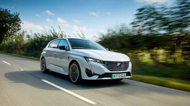 Peugeot E-308 GT - front tracking