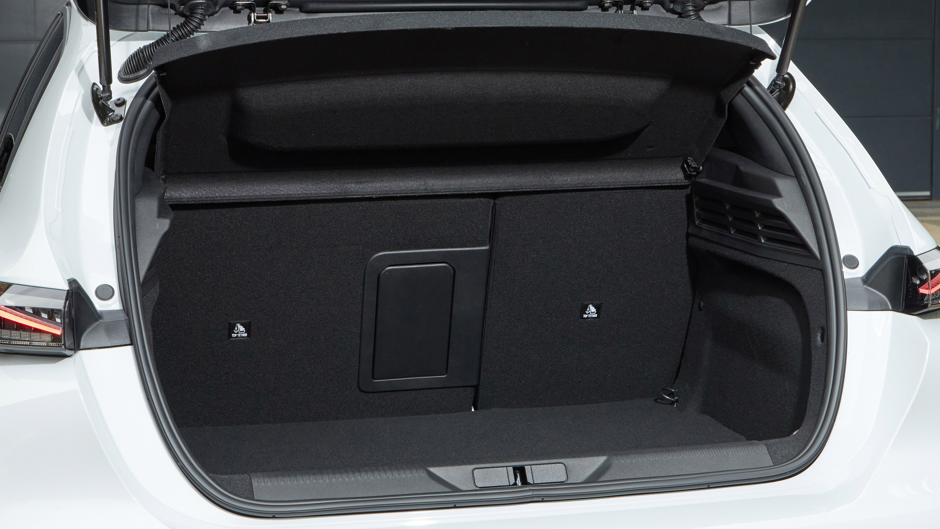 Peugeot E-308 GT - boot