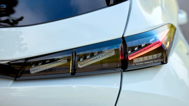 Peugeot E-308 GT - rear light