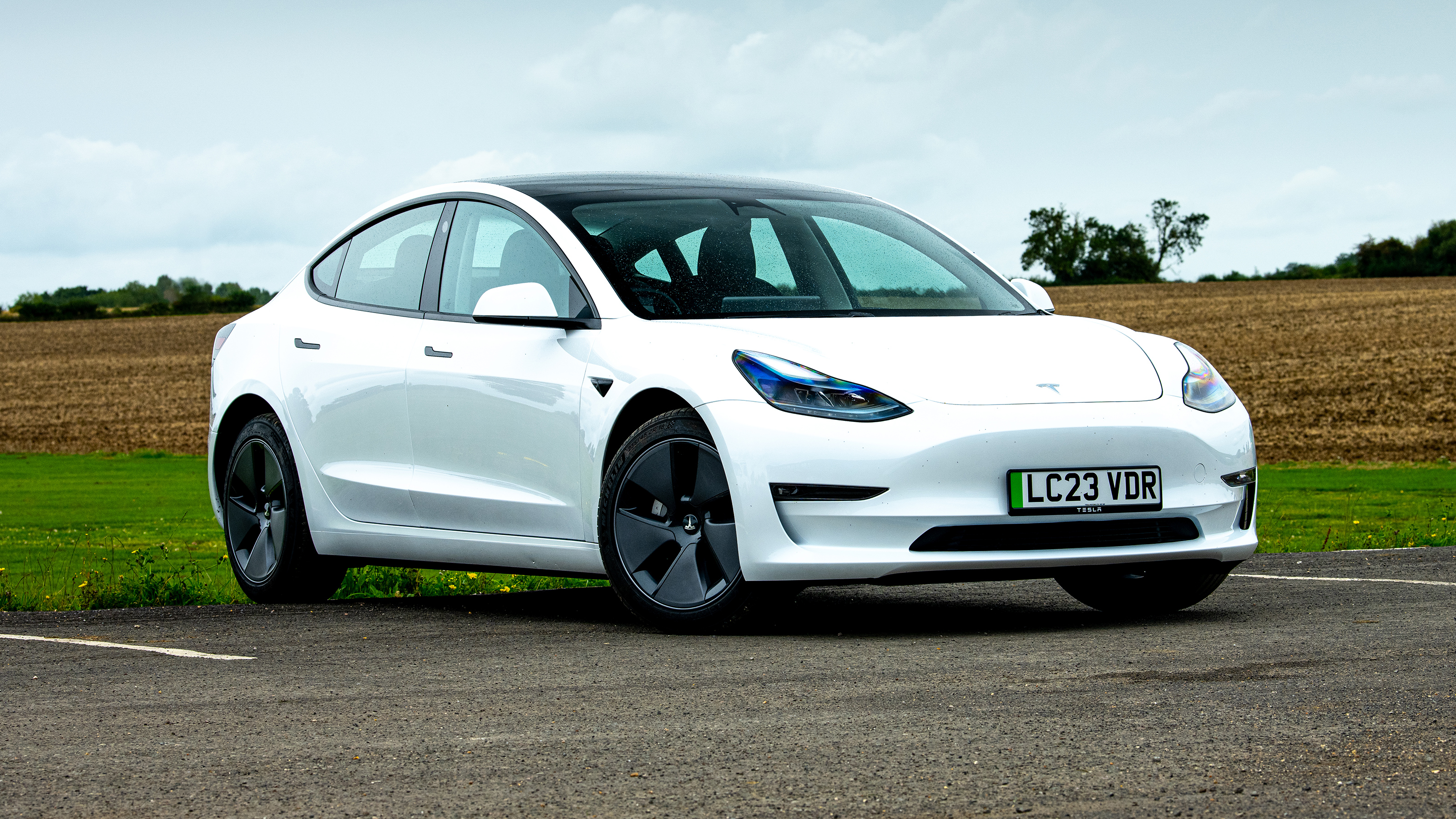 Tesla Model 3 – front static