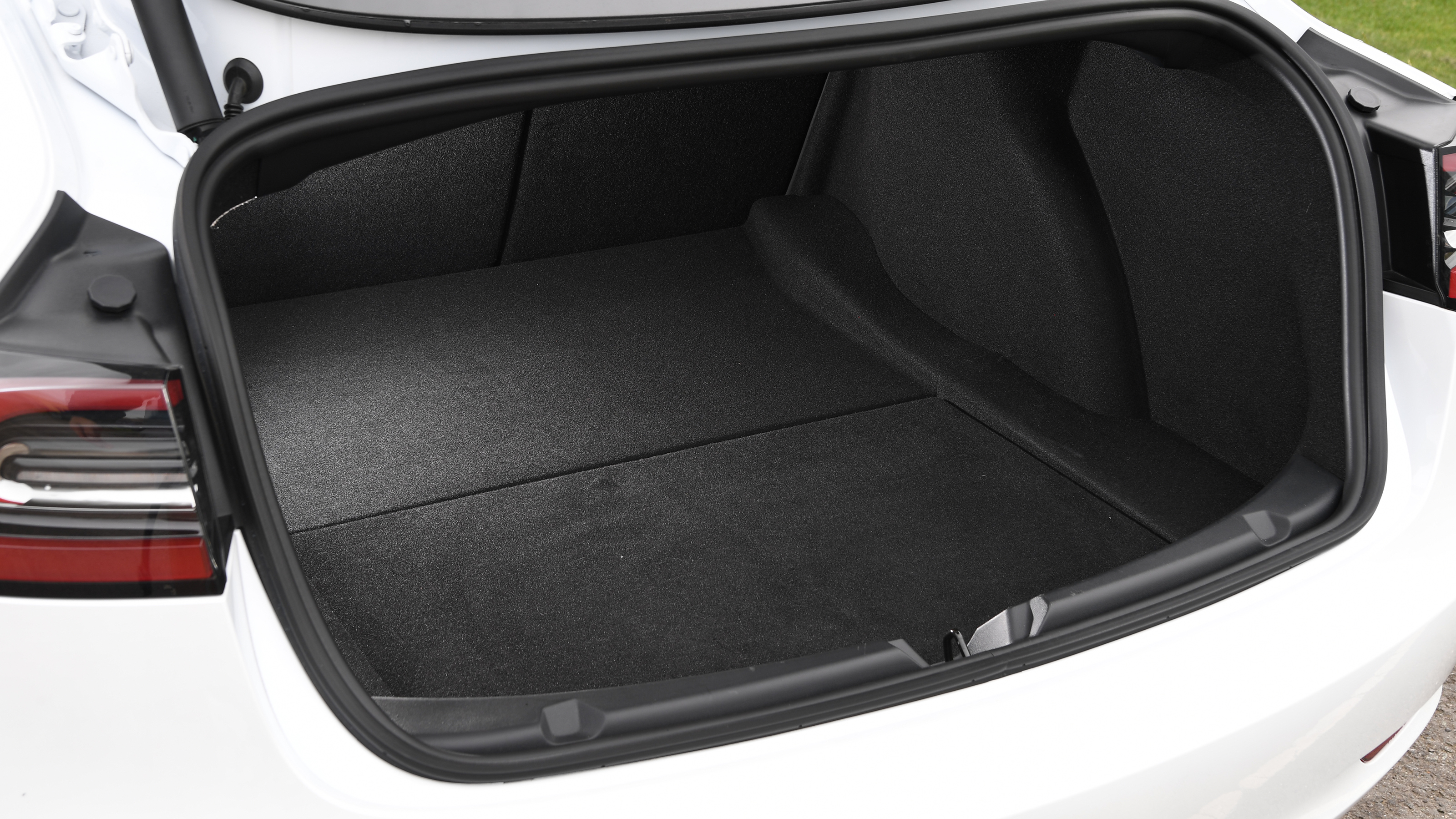 Tesla Model 3 – boot
