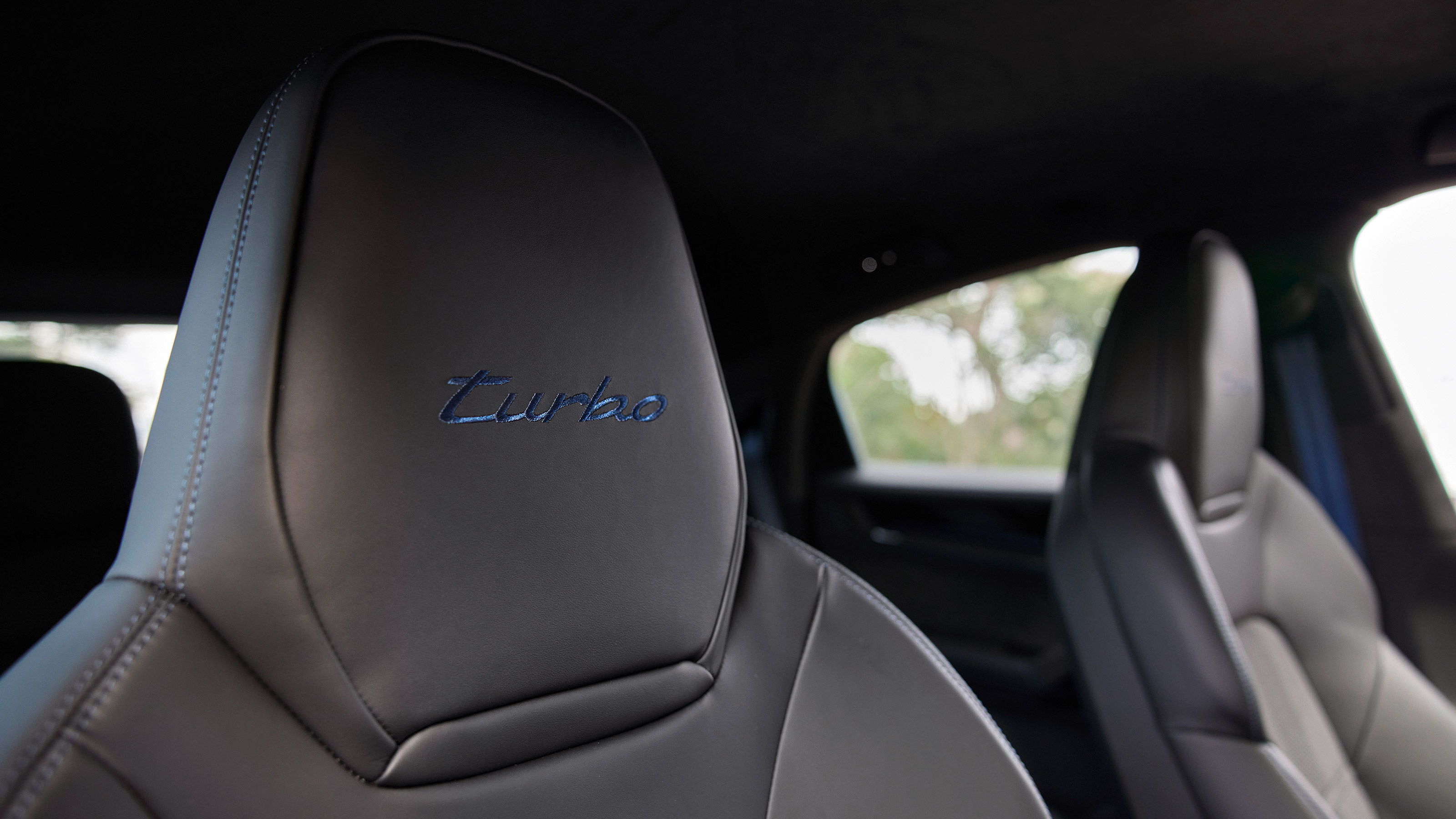 Porsche Cayenne Turbo E-Hybrid Coupe GT Package - head rest