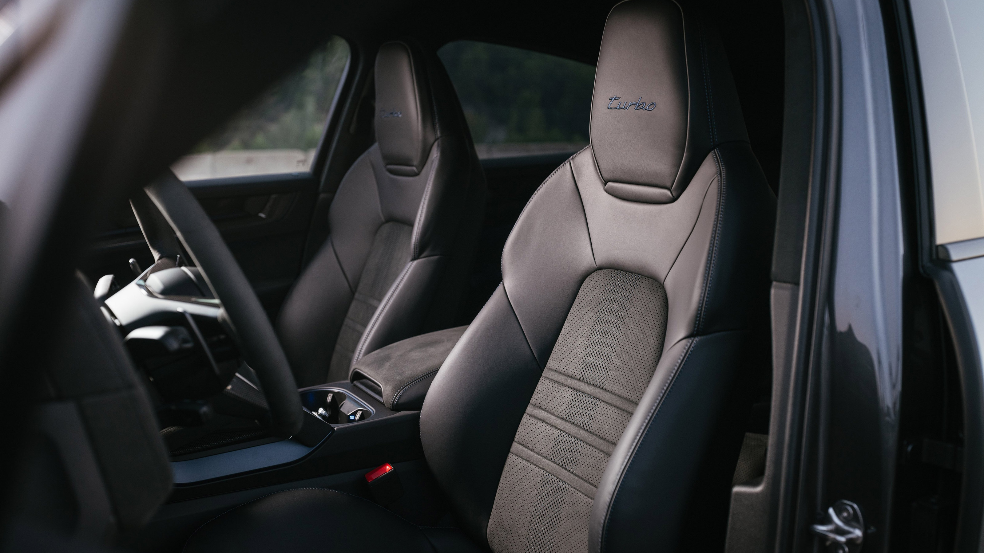 Porsche Cayenne Turbo E-Hybrid Coupe GT Package - front seats