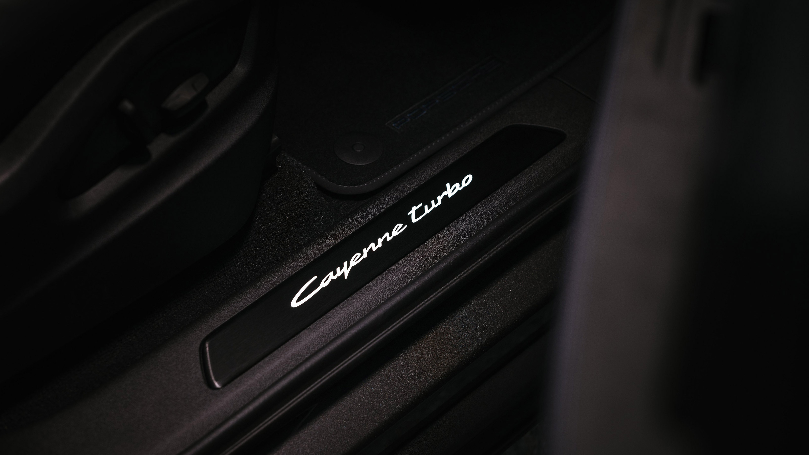 Porsche Cayenne Turbo E-Hybrid Coupe GT Package - sill