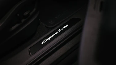 Porsche Cayenne Turbo E-Hybrid Coupe GT Package - sill