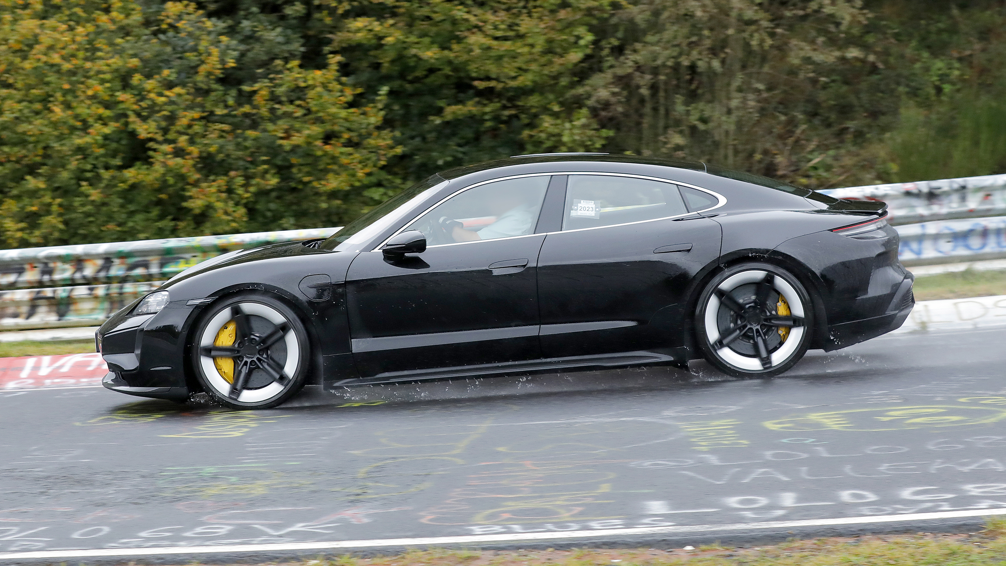 Porsche Taycan facelift - Nurburgring side 