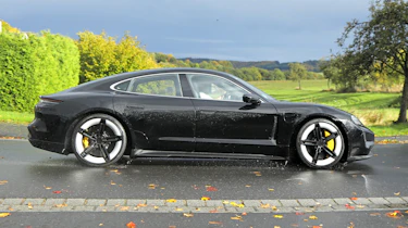Porsche Taycan facelift - side tracking