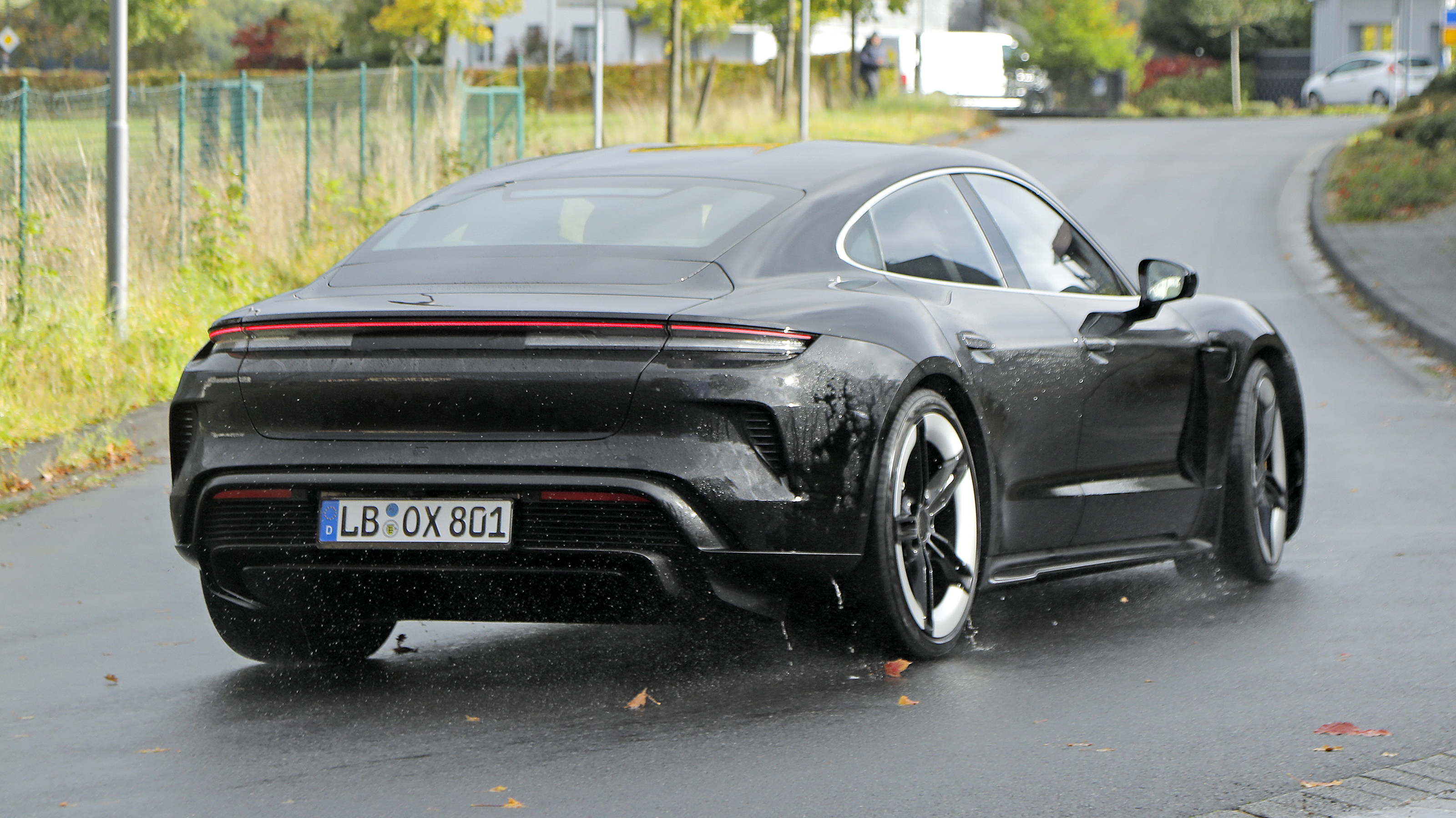 Porsche Taycan facelift - rear tracking 