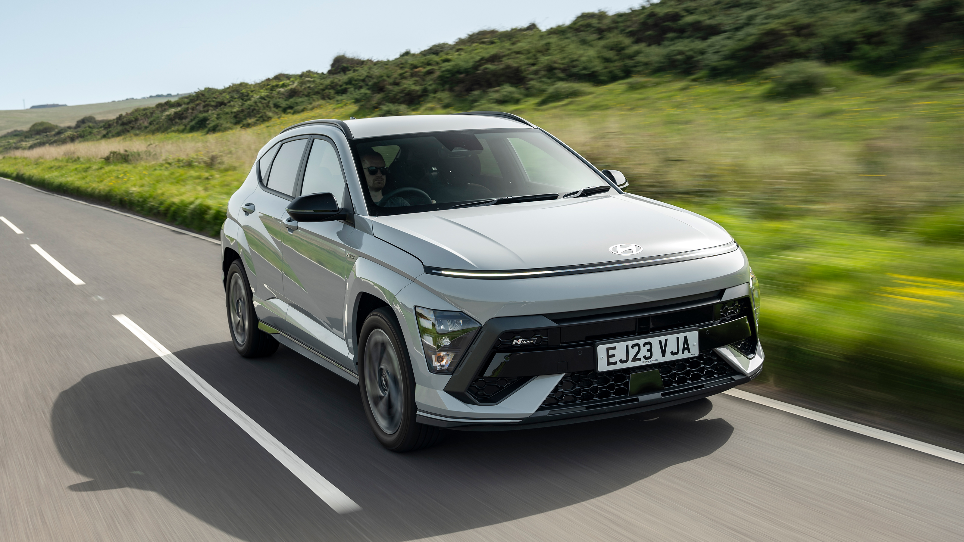 Hyundai Kona - front tracking