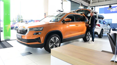 Auto Express staff photographer Pete Gibson fitting a roof rack to the Skoda Karoq