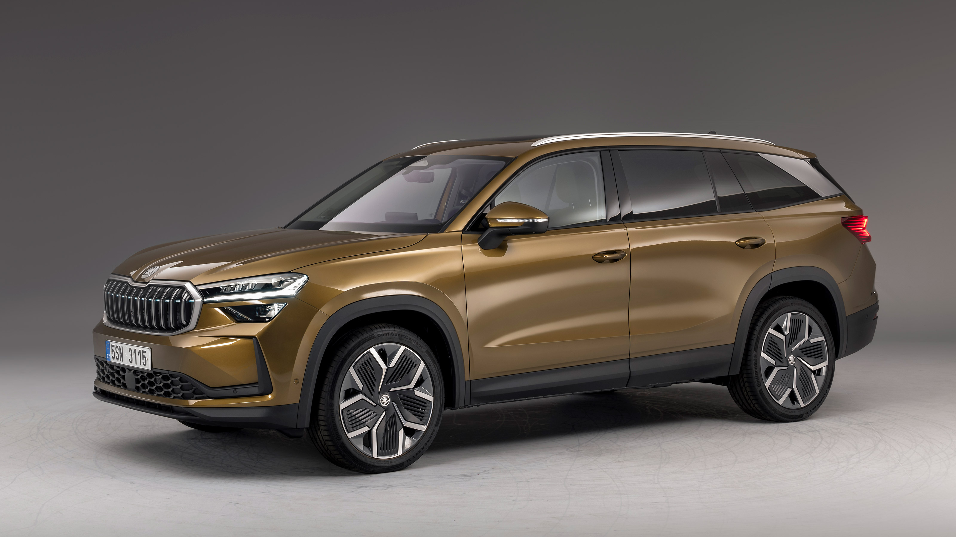 Skoda Kodiaq - front studio