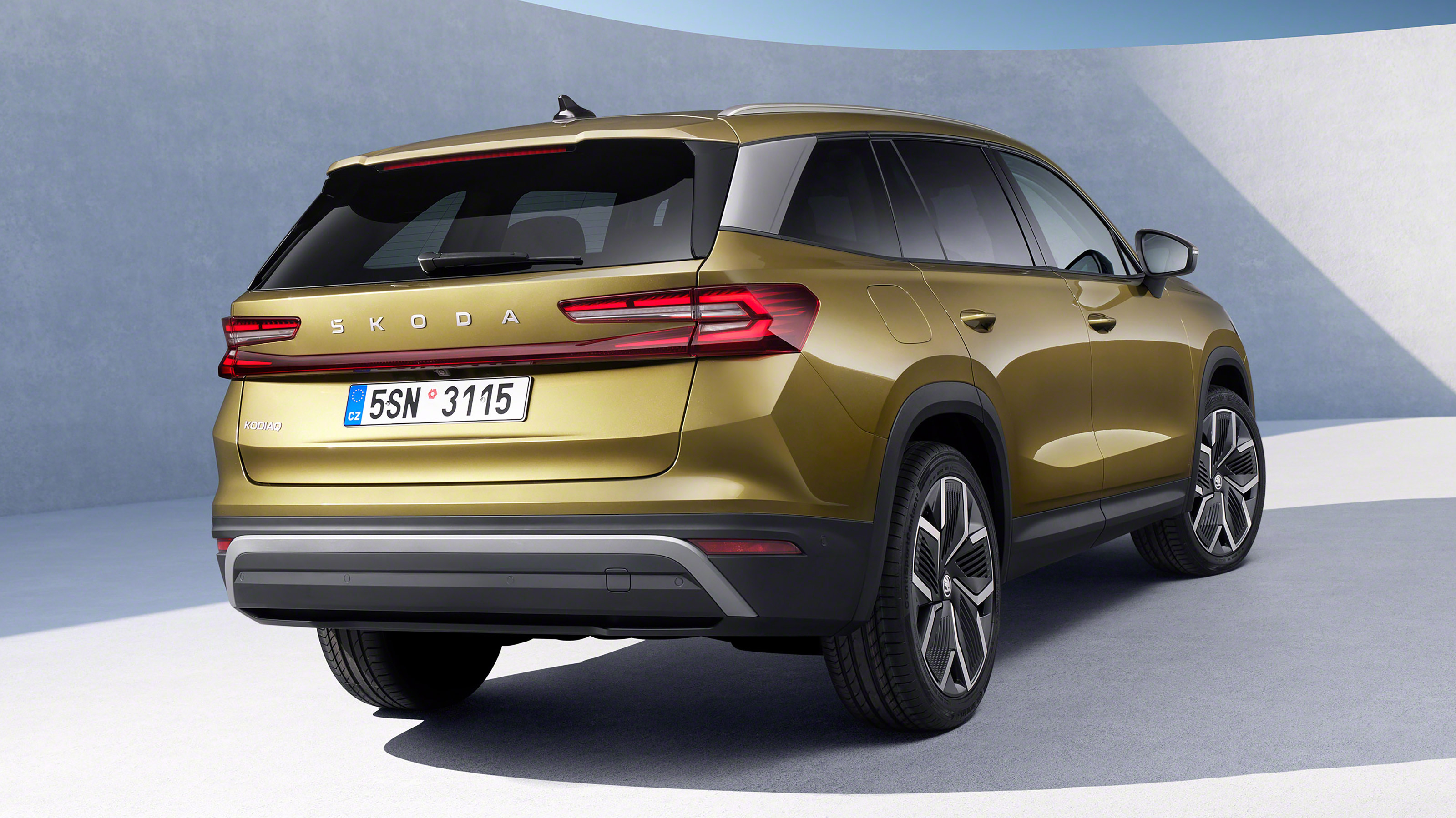 Skoda Kodiaq - rear gold static