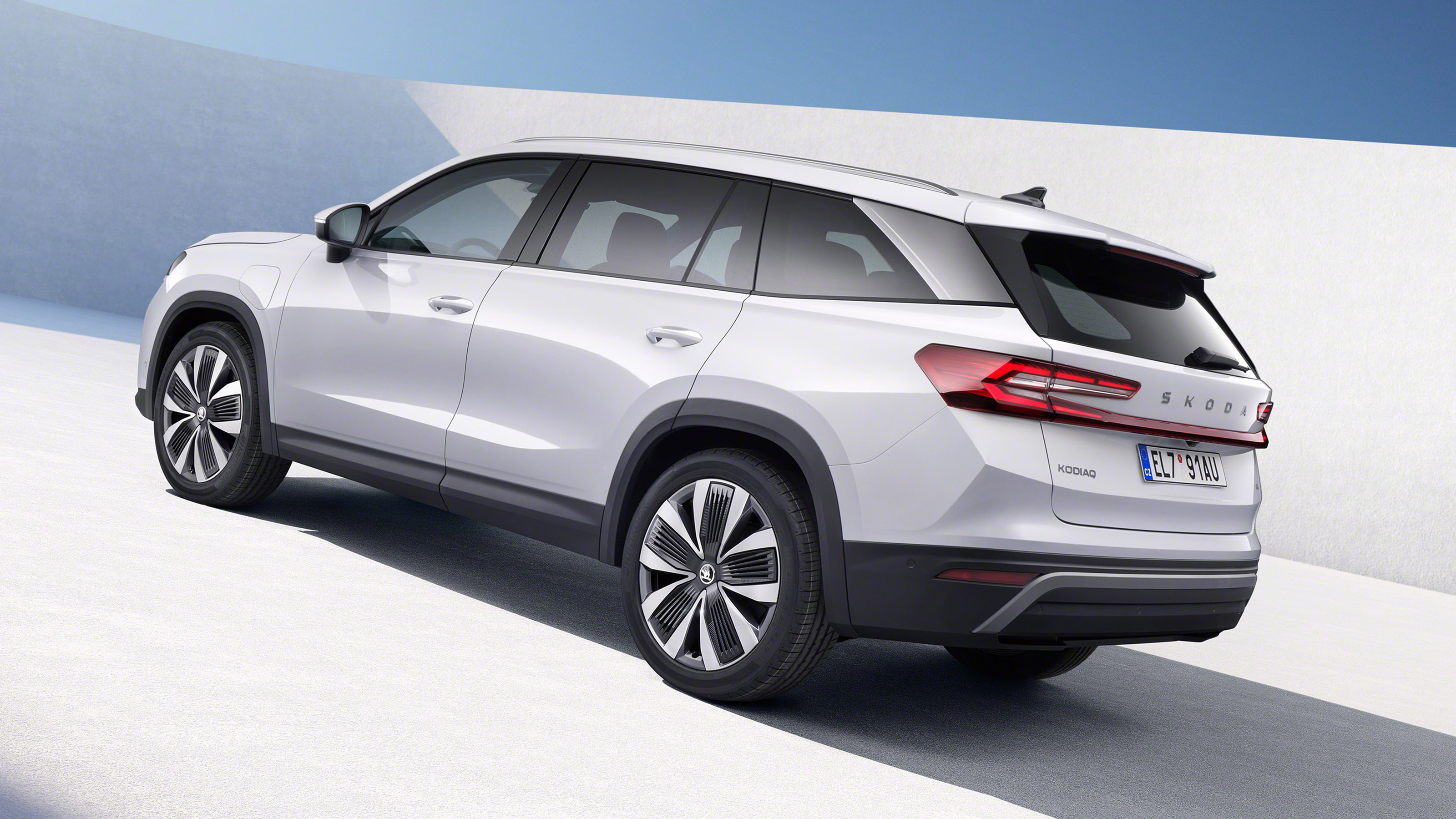 Skoda Kodiaq - rear white static