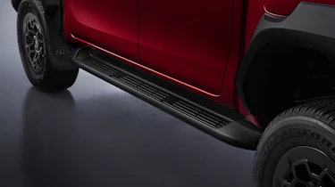 Toyota Hilux GR Sport II - sill