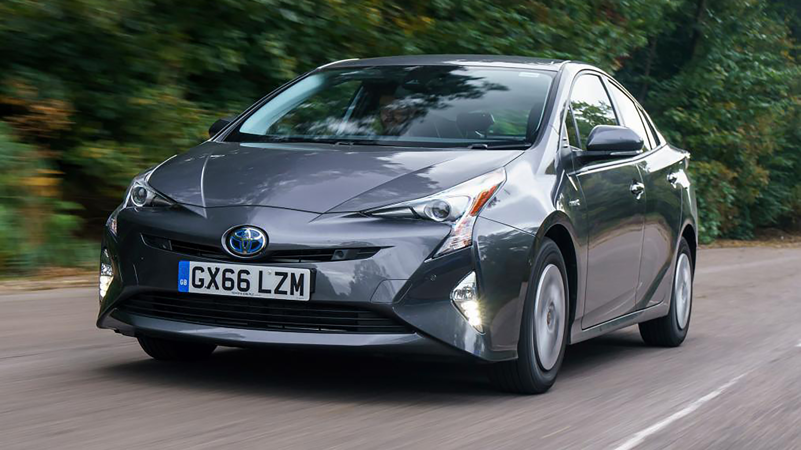 Toyota Prius Mk4 - front tracking