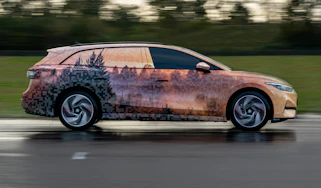 Volkswagen ID.7 Tourer - side action