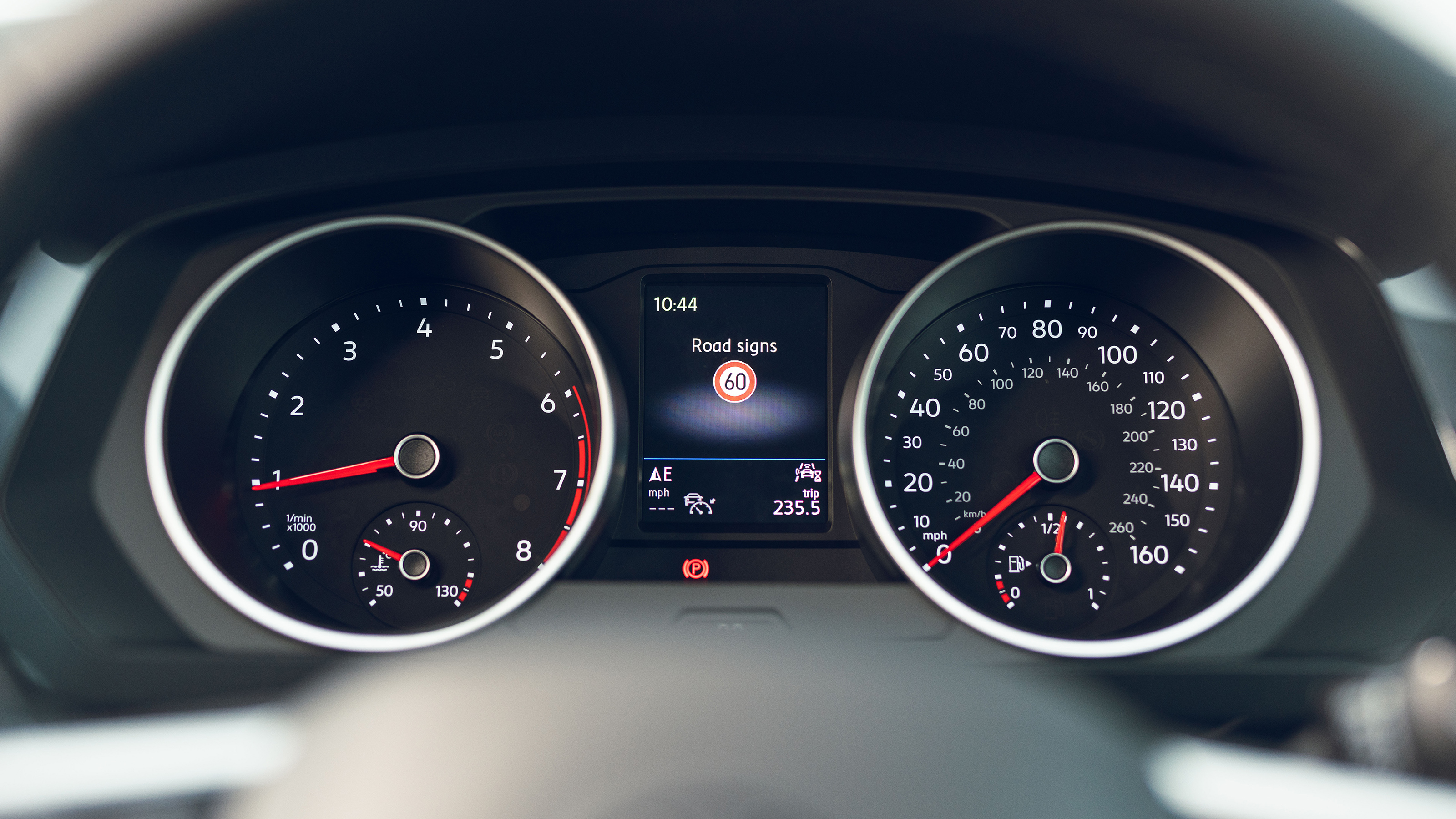 Volkswagen Tiguan Life - dials