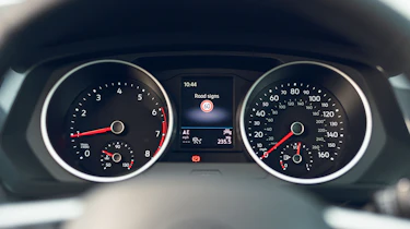 Volkswagen Tiguan Life - dials
