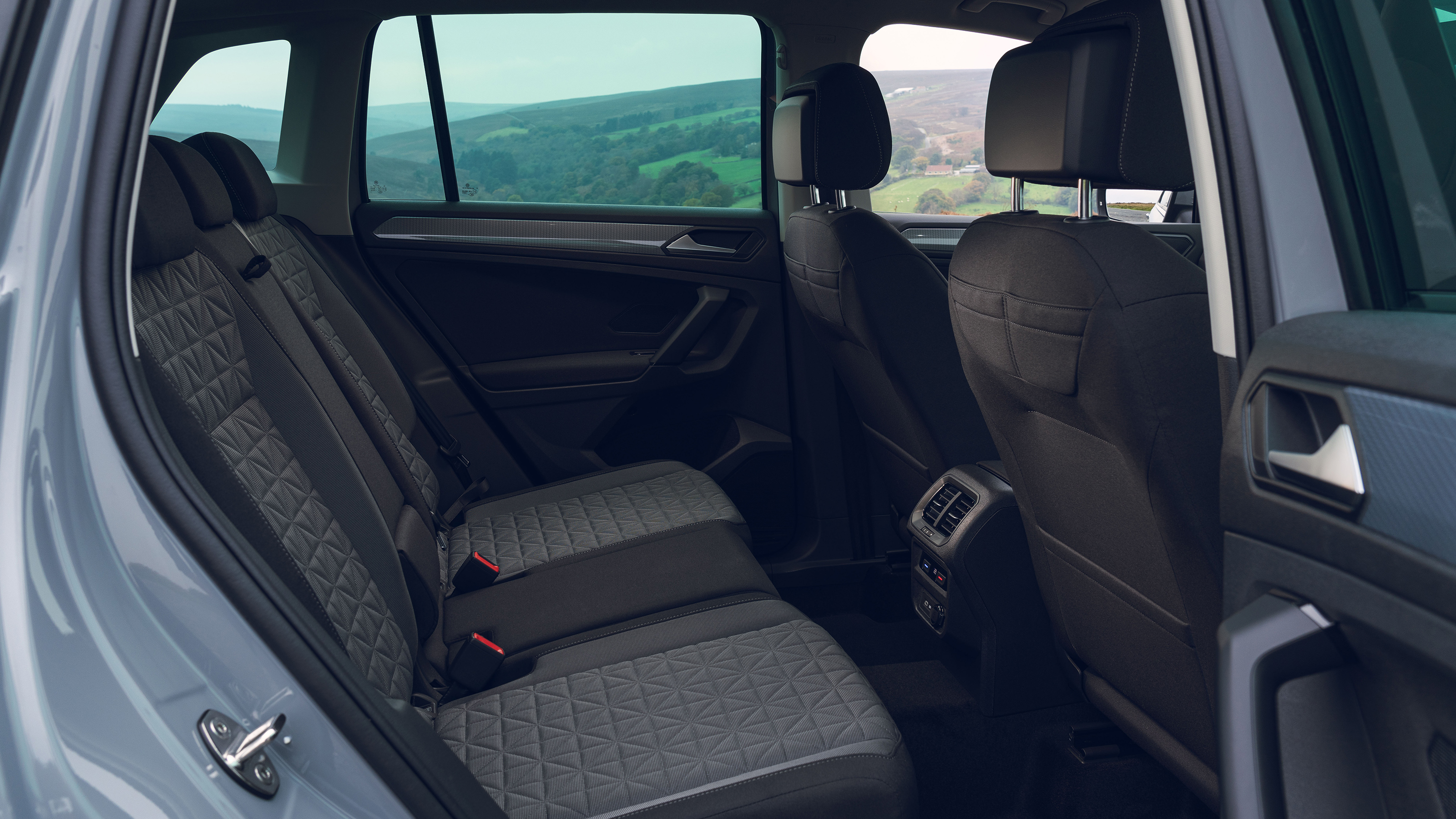 Volkswagen Tiguan Life - rear seats