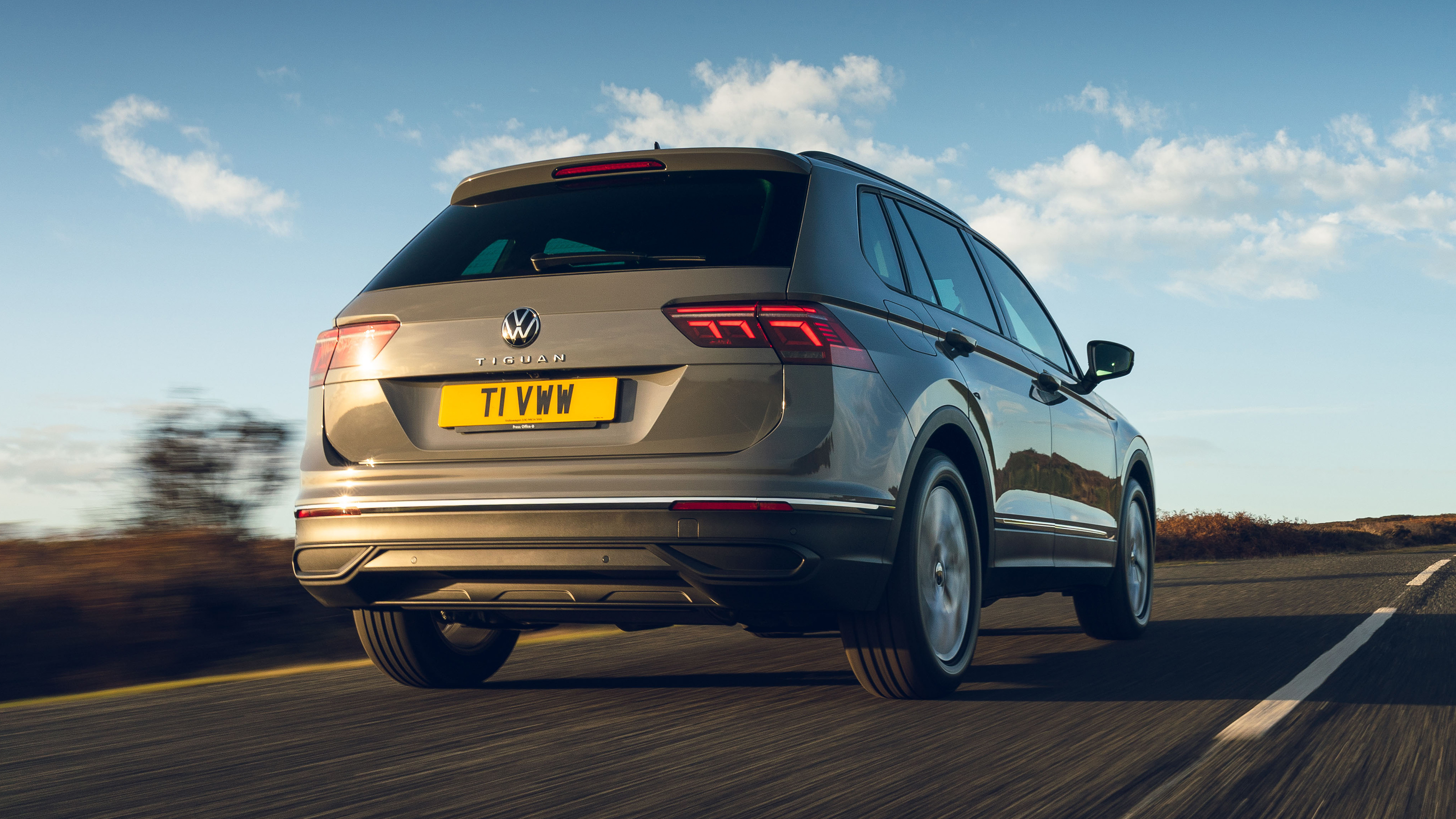 Volkswagen Tiguan Life - rear tracking
